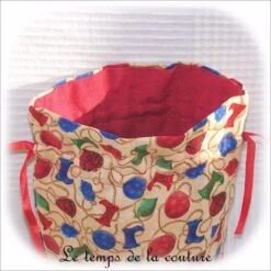 Noël - Sac Cadeau - Sac Pochon - Ton Rouge Et Imprimé Motif Noël - Fait Main. 8 Noël - Sac Cadeau - Sac Pochon - Ton Rouge Et Imprimé Motif Noël - Fait Main. -Papeterie Boutique 1380924 noel sac cadeau sac pochon ton rouge et imprime moti 4