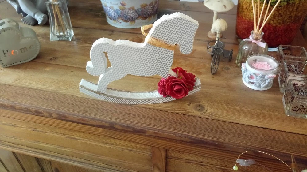 Noël : Cheval En Bois Décoratif. 4 Noël : Cheval En Bois Décoratif. – Image 4