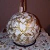 Boule Précieuse De Noël Rosace écru Et Or 13 Cm De Diamètre Fait Main
