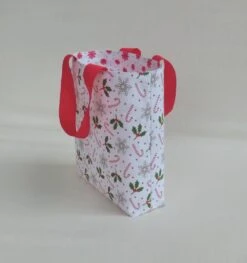 Tote Bag Enfant Fille Jusque 5 Ans, Sac Shopping Marché De Noël, Tissu Houx Et Canne De Sucre D'orge, Idée Emballage Cadeau -Papeterie Boutique 1994079 trousse de toilette maquillage pochette a rabat rangeme 4