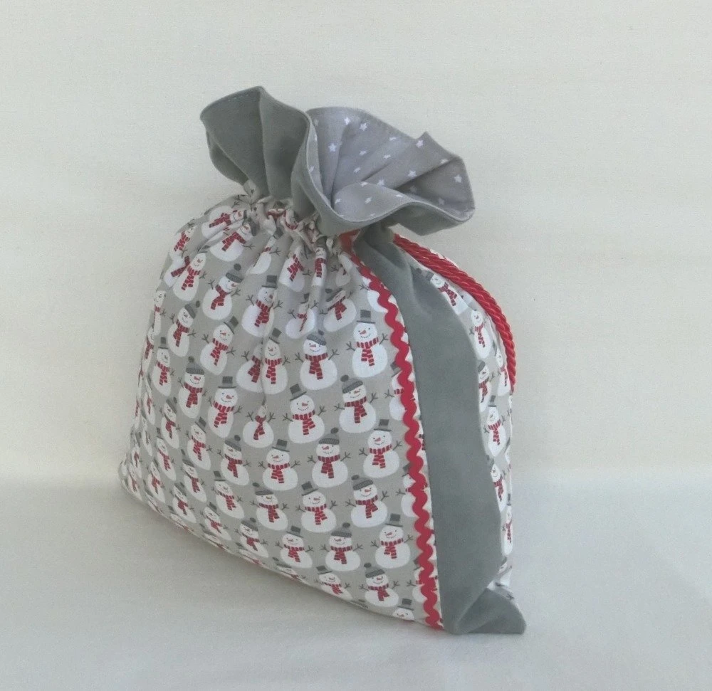 Sac Pochon Doublé, Pochette Emballage Pour Petit Cadeau, Tissu Bonhomme De Neige, Accessoire De Fête De Noël Ou étrennes 2 Sac Pochon Doublé, Pochette Emballage Pour Petit Cadeau, Tissu Bonhomme De Neige, Accessoire De Fête De Noël Ou étrennes – Image 2