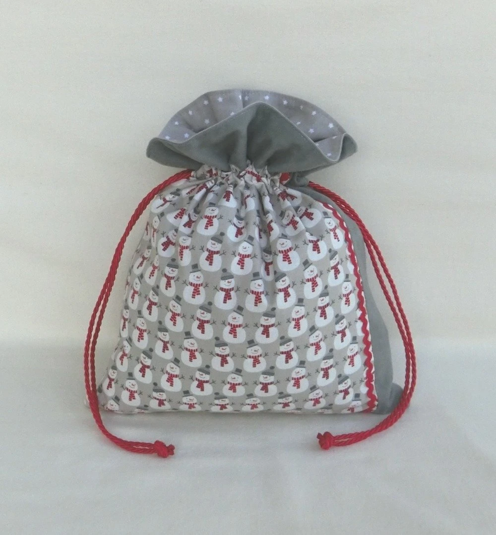 Sac Pochon Doublé, Pochette Emballage Pour Petit Cadeau, Tissu Bonhomme De Neige, Accessoire De Fête De Noël Ou étrennes 5 Sac Pochon Doublé, Pochette Emballage Pour Petit Cadeau, Tissu Bonhomme De Neige, Accessoire De Fête De Noël Ou étrennes – Image 5