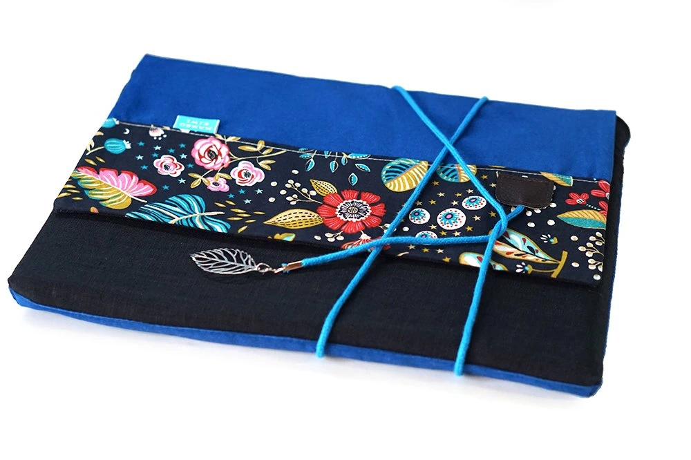 Etui Ordinateur Portable Sur Mesure, Housse Portable Velours Et Lin Avec Rabat, étui Ordinateur Tissu Fleurs, Cadeau Noël Femme 1 Etui Ordinateur Portable Sur Mesure, Housse Portable Velours Et Lin Avec Rabat, étui Ordinateur Tissu Fleurs, Cadeau Noël Femme