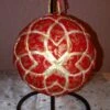 Boule De Noël Rosace En Coton Patch Rouge Dessin De Noël Or Et Lamé Or 11 Cm De Diamétre Fait Main