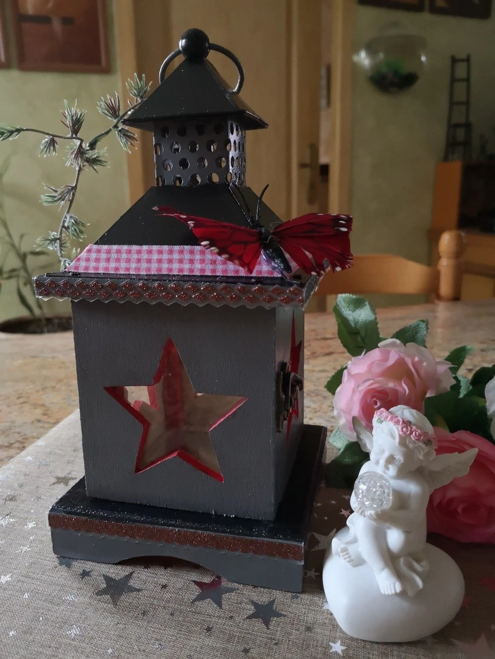 Lanterne De Noël En Bois Et Son Ange Lumineux 2 Lanterne De Noël En Bois Et Son Ange Lumineux – Image 2