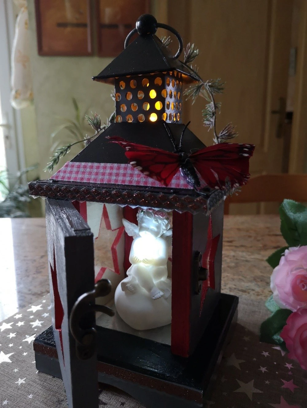 Lanterne De Noël En Bois Et Son Ange Lumineux 3 Lanterne De Noël En Bois Et Son Ange Lumineux – Image 3