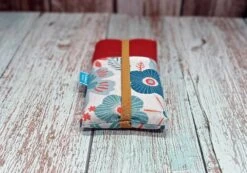 Etui Téléphone Portable Rouge Sur Mesure, Housse Iphone Tissu Fleurs, Pochette Samsung Galaxy Fourrée, Cadeau Femme Noël