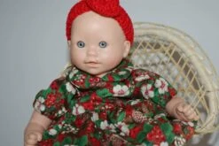 Vêtement Pour Poupée Thème Noël Robe Tons Rouges Et Verts Imprimée Fleurs Et Houx -Papeterie Boutique 2812340 vetement pour poupee theme noel robe tons rouges et vert 5