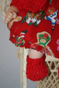 Vetement Pour Poupée 30 Cm Tenue Thème Noël Robe Fond Rouge Imprimée Gâteaux De Noel -Papeterie Boutique 2812348 vetement pour poupee 30 cm tenue theme noel robe fond ro 6