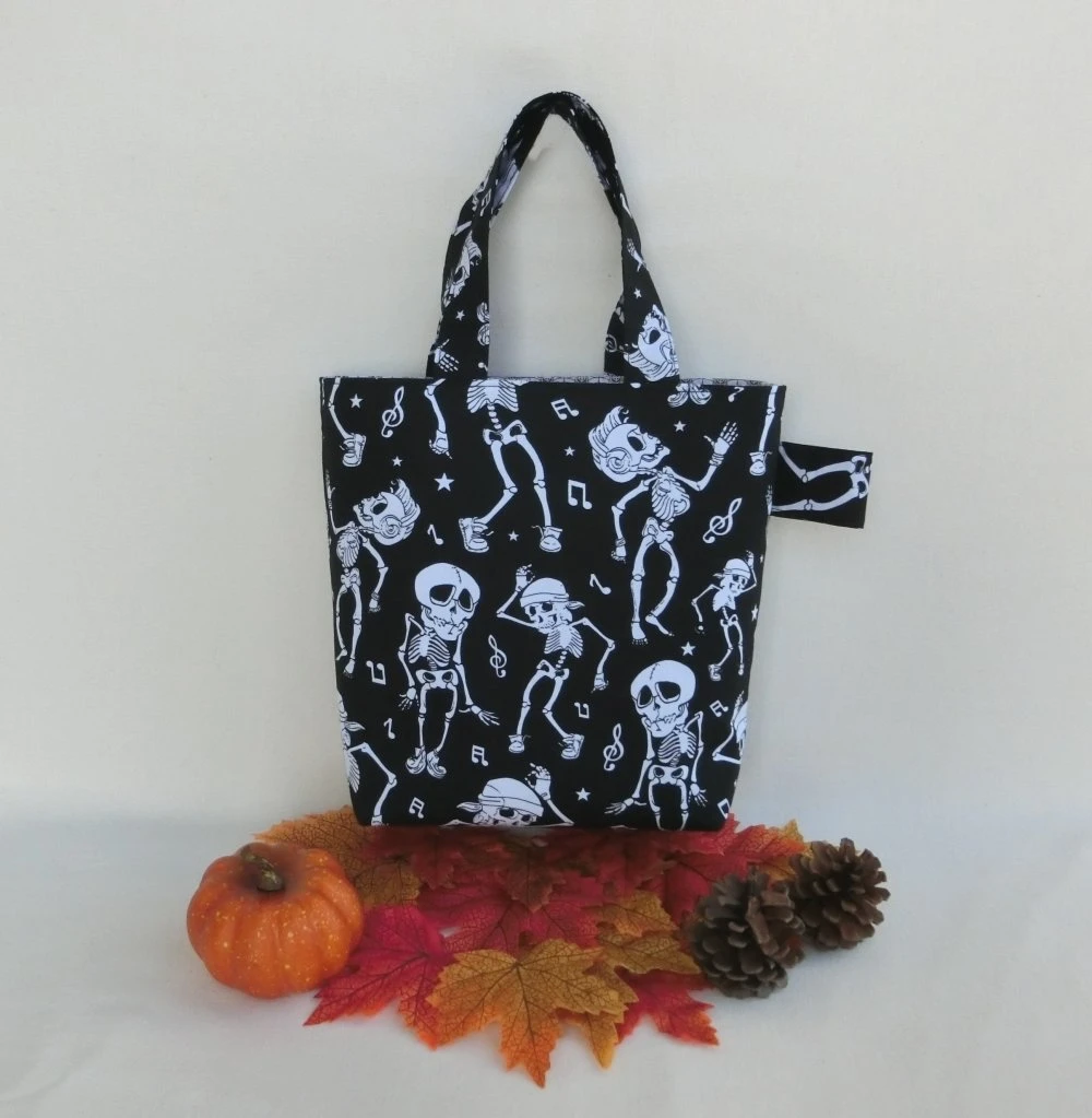 Sac à Bonbon D' Halloween, Cabas / Sac à Main Enfant Fille De 3 à 5 Ans, Tote Bag En Tissu Coton Noir Et Blanc, Cadeau Anniversaire Noël 2 Sac à Bonbon D' Halloween, Cabas / Sac à Main Enfant Fille De 3 à 5 Ans, Tote Bag En Tissu Coton Noir Et Blanc, Cadeau Anniversaire Noël – Image 2