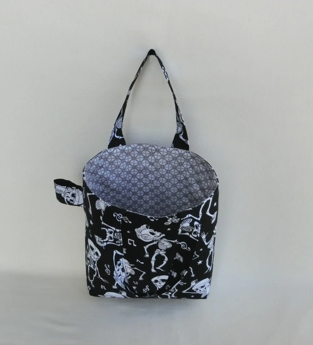 Sac à Bonbon D' Halloween, Cabas / Sac à Main Enfant Fille De 3 à 5 Ans, Tote Bag En Tissu Coton Noir Et Blanc, Cadeau Anniversaire Noël 5 Sac à Bonbon D' Halloween, Cabas / Sac à Main Enfant Fille De 3 à 5 Ans, Tote Bag En Tissu Coton Noir Et Blanc, Cadeau Anniversaire Noël – Image 5