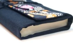 Protège Livre Poche Tissu Wax Et Lin Bleu Marine, Couverture De Livre Avec Lien, Protège Carnet, Agenda, Grand Format, Cadeau Noël Femme -Papeterie Boutique 2891784 protege livre de poche lin bleu marine tissu fleuri couver 3