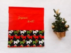 Sac Cadeau Pour Chien Broderie Personnalisée "joyeux Noël + Nom" Coton Scottish Dog Rouges Et Verts Pochette Cadeau Pochon