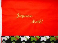 Sac Cadeau Pour Chien Broderie Personnalisée "joyeux Noël + Nom" Coton Scottish Dog Rouges Et Verts Pochette Cadeau Pochon -Papeterie Boutique 2960716 cadeau pour chien sac tissu personnalise scottish dog rouge 3