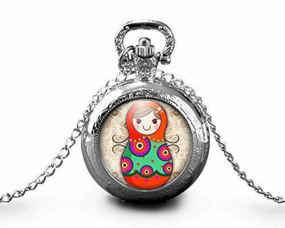 Montre à Gousset, Sautoir Illustré, Matryoshka,-la Poupée Russe-,cadeau De Noël Femme-anniversaire Femme - Saint Valentin - Argent (ref.75a) 1 Montre à Gousset, Sautoir Illustré, Matryoshka,-la Poupée Russe-,cadeau De Noël Femme-anniversaire Femme - Saint Valentin - Argent (ref.75a)