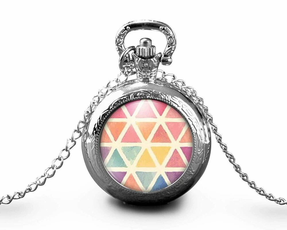 Montre à Gousset, Sautoir Illustré,triangles -couleurs Joyeuses-cadeau De Noël Femme-anniversaire De Femme-saint Valentin - Argent (ref.4a) 2 Montre à Gousset, Sautoir Illustré,triangles -couleurs Joyeuses-cadeau De Noël Femme-anniversaire De Femme-saint Valentin - Argent (ref.4a) – Image 2