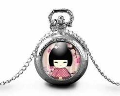 Montre à Gousset, Sautoir Illustré, Kokeshi -kokeshi Rose- Cadeau De Noël Femme - Anniversaire Femme - Saint Valentin - Argent (ref.38a)