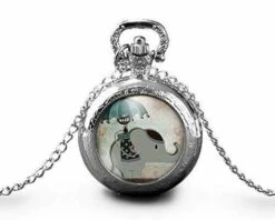 Montre à Gousset,sautoir Illustré-eléphant-le Chat Et L'éléphant-cadeau De Noël Femme-anniversaire De Femme-saint Valentin-argent (ref.25a)