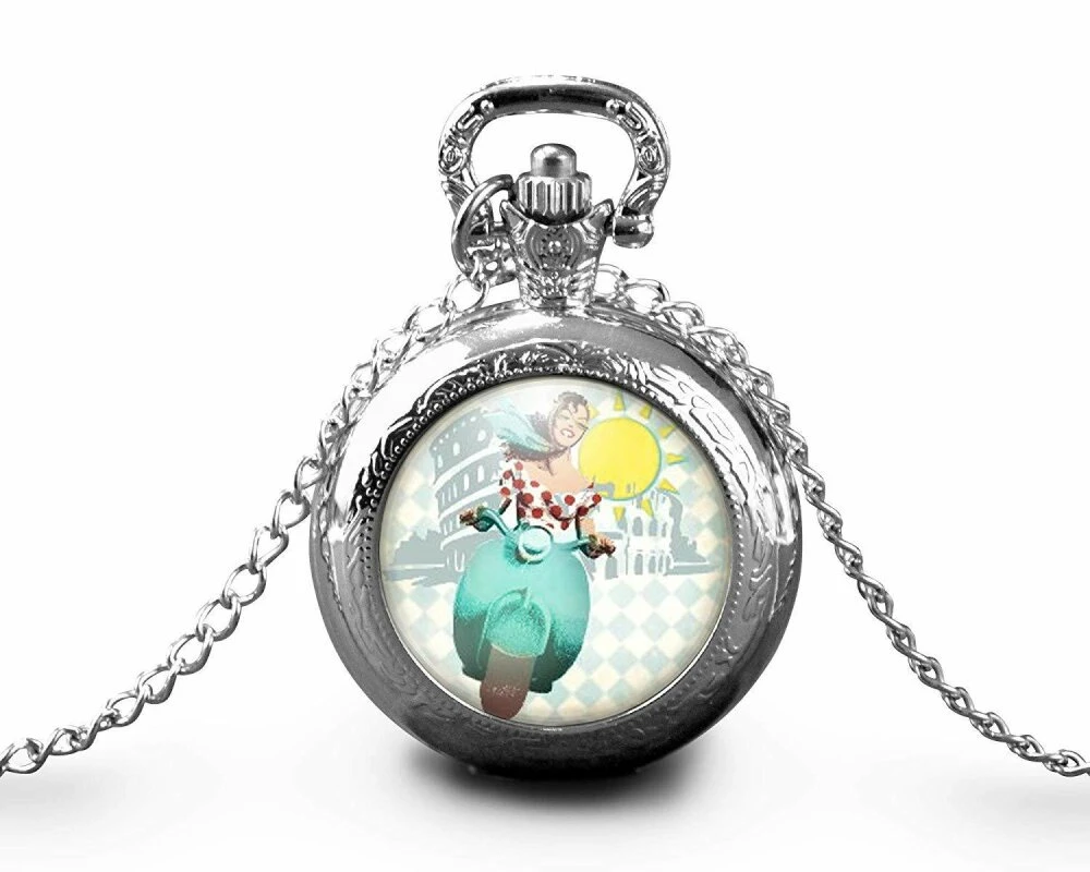 Montre à Gousset, Sautoir Illustré -la Dolce Vita-, Cadeau De Noël Femme - Anniversaire Femme - Saint Valentin - Argent (ref.64a) 2 Montre à Gousset, Sautoir Illustré -la Dolce Vita-, Cadeau De Noël Femme - Anniversaire Femme - Saint Valentin - Argent (ref.64a) – Image 2