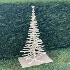 Sapin De Noël Hauteur 1950 Mm En Bois Naturel. Largeur, 1100 Mm (43 5/16 In). Tasseaux Bois, Lattes -Papeterie Boutique 3446627 sapin de noel hauteur 1500 mm 59 1 16 in en bois naturel 7