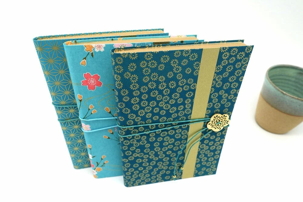 Carnet D'écriture Papier Japonais, Journal Intime à Fermoir, Cahier Bleu Turquoise Fleur Sakura, Cadeau Noël Pour Elle, Carnet Voyage Japon 4 Carnet D'écriture Papier Japonais, Journal Intime à Fermoir, Cahier Bleu Turquoise Fleur Sakura, Cadeau Noël Pour Elle, Carnet Voyage Japon – Image 4