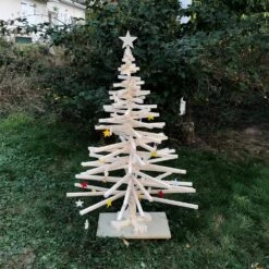 Sapin De Noël Hauteur, 1000 Mm (39 3⁄8 In) En Bois Naturel. Haut Cube. Largeur, 740 Mm (29 9⁄64 In).lattes De Bois