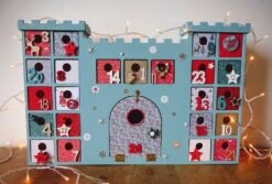 Calendrier De L'avent "le Château Fort Du Père-noël"