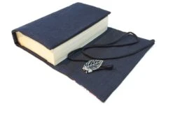 Protège Livre Poche En Lin Avec Fermeture Lanière, Couverture Livre Originale Bleu Marine, Cadeau Femme, Anniversaire, Noël 10 Protège Livre Poche En Lin Avec Fermeture Lanière, Couverture Livre Originale Bleu Marine, Cadeau Femme, Anniversaire, Noël -Papeterie Boutique 3695469 etui pour livre de poche adaptable lin gris tissu motif sc 6