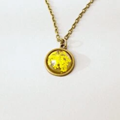 Collie Résine Avec Fleurs Jaune Pressées Bijoux Bronze Véritables Fleurs Cadeau De Noël Pour Femmes