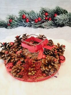 Centre De Table Noël - Jour De L'an / Décoration De Table Ou Autre Avec Bougeoir - Pomme De Pin Et Boules Et Bonhomme De Neige