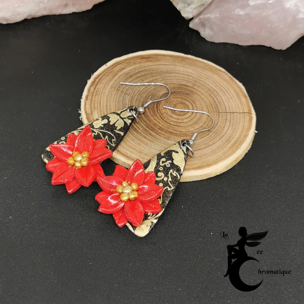 Boucles D'oreilles Ailettes De Noël Poinsettias - Bijou Artisanal Chic Pour Les Fêtes 1 Boucles D'oreilles Ailettes De Noël Poinsettias - Bijou Artisanal Chic Pour Les Fêtes