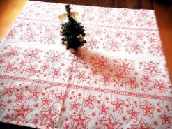 Décoration Table Noël, Sur Nappe Coton Etoiles Rouges 67 X 194 Cm Large Chemin De Table