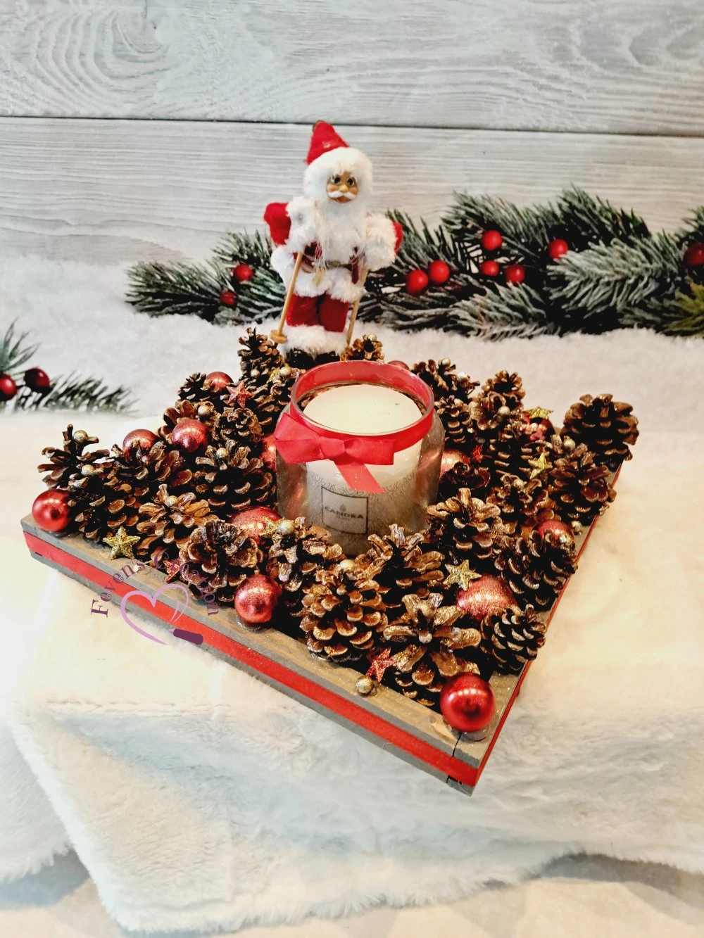 Centre De Table Noël - Jour De L'an / Décoration De Table Ou Autre Avec Bougies Pomme De Pin Et Boules De Noel 1 Centre De Table Noël - Jour De L'an / Décoration De Table Ou Autre Avec Bougies Pomme De Pin Et Boules De Noel