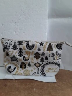 Trousse. Pochette. Noël. Fêtes. Merry Christmas. Cadeau Amitiés. Doublée. Tirette.25/15/5cm. Coton Fleurs. Bonhomme De Neige. Bottes -Papeterie Boutique 4110634 trousse pochette noel fetes merry christmas cadeau am 3