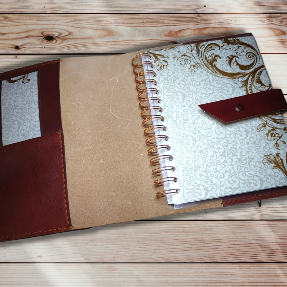 Bloc Notes Carnet Porte Documents Style Ancien En Cuir Artisanal Vintage Cadeau Anniversaire Noël Livre D'or Livre à Croquis Dessin 2 Bloc Notes Carnet Porte Documents Style Ancien En Cuir Artisanal Vintage Cadeau Anniversaire Noël Livre D'or Livre à Croquis Dessin – Image 2