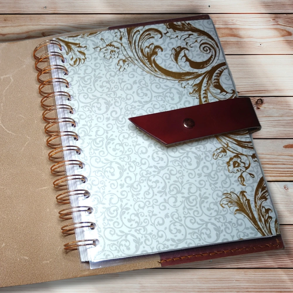 Bloc Notes Carnet Porte Documents Style Ancien En Cuir Artisanal Vintage Cadeau Anniversaire Noël Livre D'or Livre à Croquis Dessin 3 Bloc Notes Carnet Porte Documents Style Ancien En Cuir Artisanal Vintage Cadeau Anniversaire Noël Livre D'or Livre à Croquis Dessin – Image 3