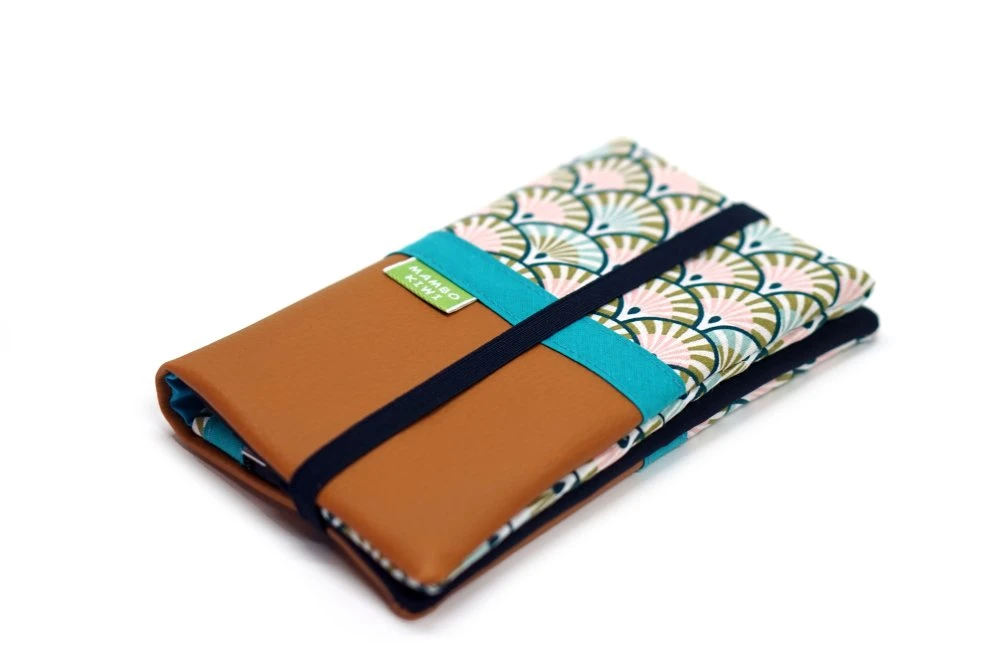 Portefeuille Femme Cuir Caramel Tissu Japonais, Portefeuille Chéquier Cuir Avec élastique, Cadeau Femme Noël 2 Portefeuille Femme Cuir Caramel Tissu Japonais, Portefeuille Chéquier Cuir Avec élastique, Cadeau Femme Noël – Image 2