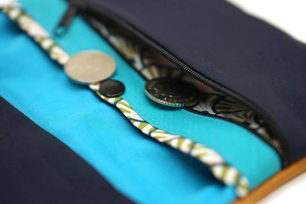 Portefeuille Femme Cuir Caramel Tissu Japonais, Portefeuille Chéquier Cuir Avec élastique, Cadeau Femme Noël 6 Portefeuille Femme Cuir Caramel Tissu Japonais, Portefeuille Chéquier Cuir Avec élastique, Cadeau Femme Noël – Image 6