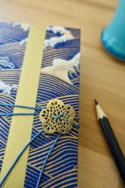 Carnet A6 Vierge En Papier Japonais Bleu Et Or, Journal Intime Vague Hokusai, Cadeau Noël Pour Lui, Carnet Voyage Japon -Papeterie Boutique 4300933 carnet vierge en papier japonais journal intime sakura noir 4