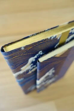 Carnet A6 Vierge En Papier Japonais Bleu Et Or, Journal Intime Vague Hokusai, Cadeau Noël Pour Lui, Carnet Voyage Japon -Papeterie Boutique 4300933 carnet vierge en papier japonais journal intime sakura noir 6