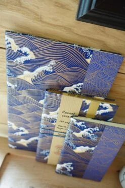 Carnet A6 Vierge En Papier Japonais Bleu Et Or, Journal Intime Vague Hokusai, Cadeau Noël Pour Lui, Carnet Voyage Japon -Papeterie Boutique 4300933 carnet vierge en papier japonais journal intime sakura noir 8
