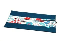 Trousse à Rouler Crayons Et Pinceaux Maquillage En Lin Turquoise Tissu Fleurs, Trousse Maquillage, Cadeau Noël Femme -Papeterie Boutique 4332370 trousse a crayons maquillage en lin noir tissu japonais tr 6