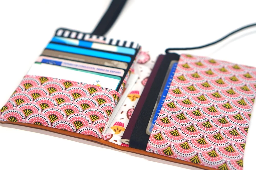 Portefeuille Original Femme Cuir Caramel Tissu Japonais, Porte Cartes Tissu Rose, Cadeau Femme Noël Personnalisable 8 Portefeuille Original Femme Cuir Caramel Tissu Japonais, Porte Cartes Tissu Rose, Cadeau Femme Noël Personnalisable – Image 8