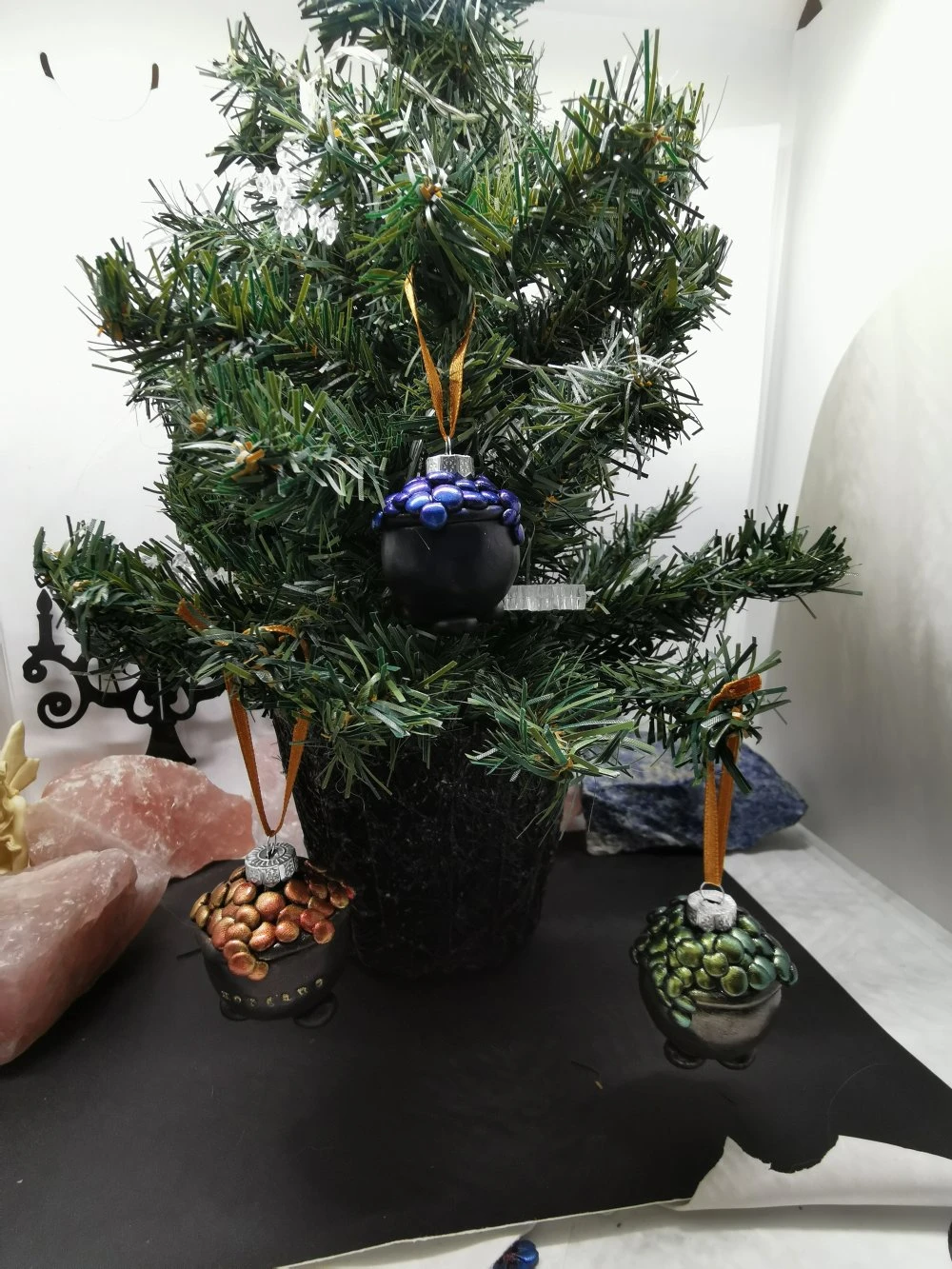 Boule De Noël Chaudron Magique Prénom Morgane - Décoration De Noël Original - Sorcière, Gothique, Fait Main 6 Boule De Noël Chaudron Magique Prénom Morgane - Décoration De Noël Original - Sorcière, Gothique, Fait Main – Image 6