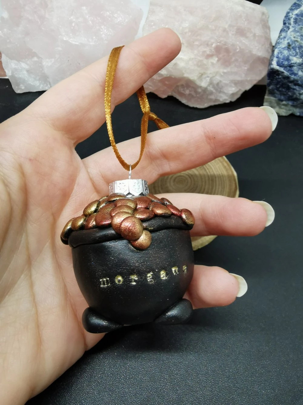 Boule De Noël Chaudron Magique Prénom Morgane - Décoration De Noël Original - Sorcière, Gothique, Fait Main 2 Boule De Noël Chaudron Magique Prénom Morgane - Décoration De Noël Original - Sorcière, Gothique, Fait Main – Image 2