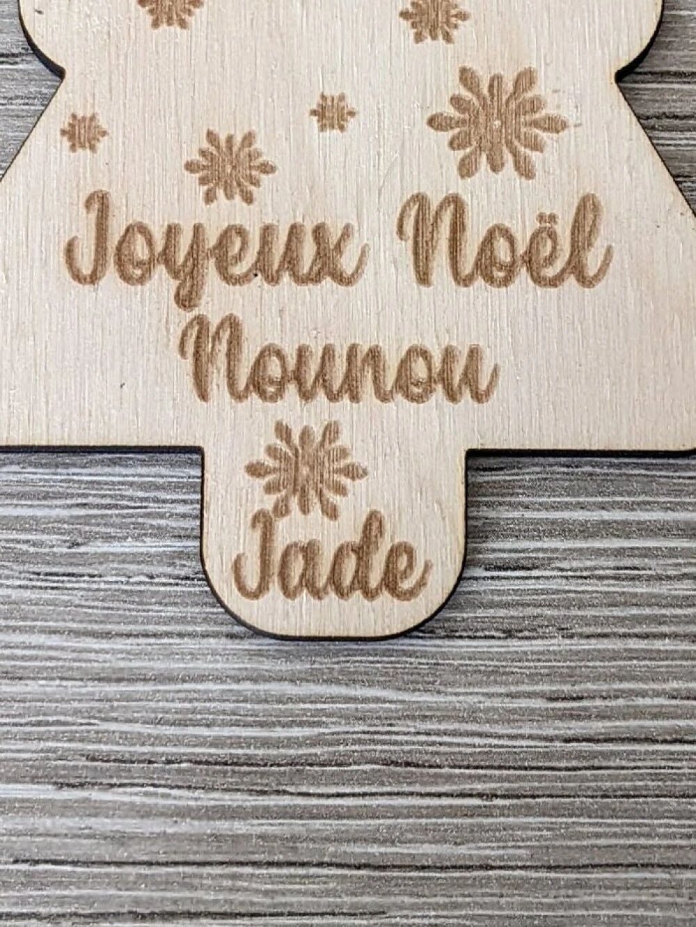 Boule De Noël Sapin Personnalisée Cadeau Nounou, Suspension De Noël Gravure Sur Bois 4 Boule De Noël Sapin Personnalisée Cadeau Nounou, Suspension De Noël Gravure Sur Bois – Image 4