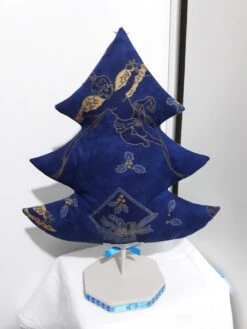 Sapin En Patch Décoration De Noël Coton Patch Bleu Clair, Marine, Or Devant Et Dos Ange Or Sur Bleu Marine H 37 X L 32 Fait Main 5 Sapin En Patch Décoration De Noël Coton Patch Bleu Clair, Marine, Or Devant Et Dos Ange Or Sur Bleu Marine H 37 X L 32 Fait Main -Papeterie Boutique 4386989 sapin en patch decoration de noel lin suedine blanche 3