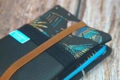 Portefeuille Boho Femme Cuir Noir Tissu Plumes, Porte Cartes Tissu Bohème, Cadeau Original Femme Noël Personnalisable -Papeterie Boutique 4387387 portefeuille original femme cuir caramel tissu japonais por 7