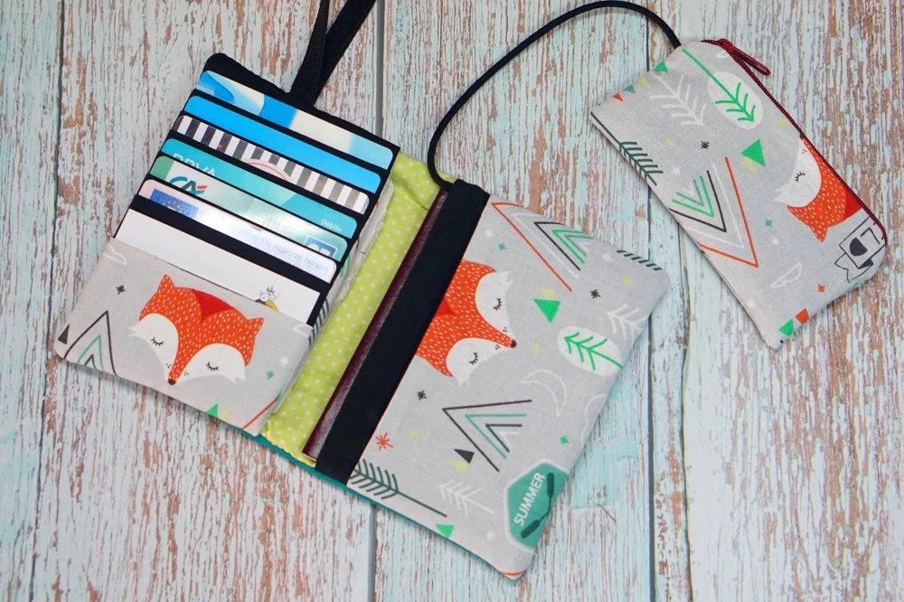 Portefeuille Original Femme Tissu Renard, Porte Cartes Tissu Cuir Turquoise, Cadeau Femme Noël Personnalisable 4 Portefeuille Original Femme Tissu Renard, Porte Cartes Tissu Cuir Turquoise, Cadeau Femme Noël Personnalisable – Image 4