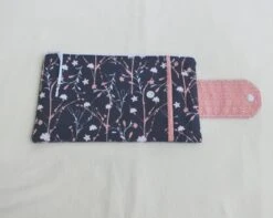 Porte Monnaie Avec Chéquier, Etui à Document, Pochette à Papier, Portefeuille, Trousse Zippée, Tissu Imprimé Fleuri, Noël Femme 10 Porte Monnaie Avec Chéquier, Etui à Document, Pochette à Papier, Portefeuille, Trousse Zippée, Tissu Imprimé Fleuri, Noël Femme -Papeterie Boutique 4387786 porte monnaie fermeture zippee avec poche tissu japonais 4